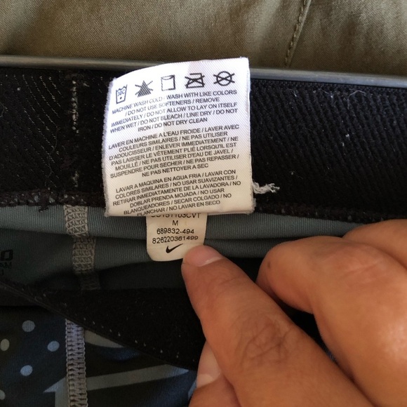 Nike geometric black Gray Capri leggings Women Medium - Picture 6 of 6